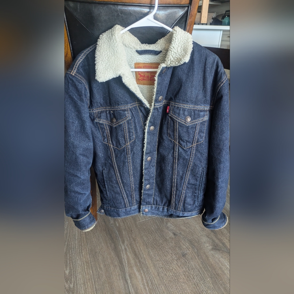 Levi's men's size small denim jacket with Sherpa lining